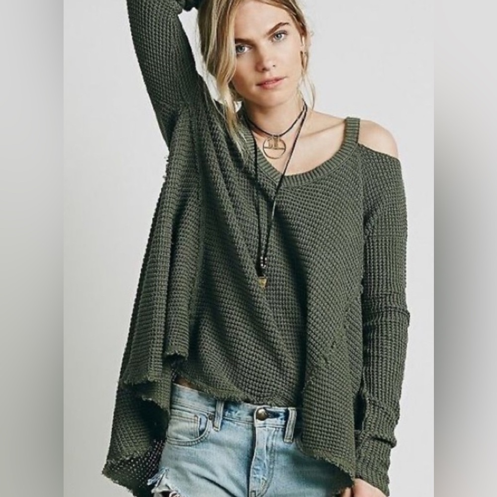 Free People Waffle Knit cold-shoulder frayed olive green sweater tunic M
